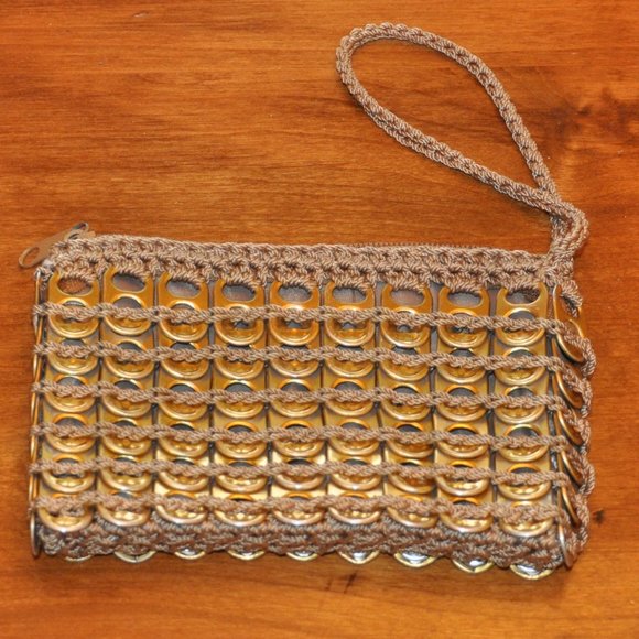 GOLD TONE UP-CYCLED POP Can TAB SMALL Metal Coin PURSE (HANDBAG) Wristlet - Picture 1 of 3